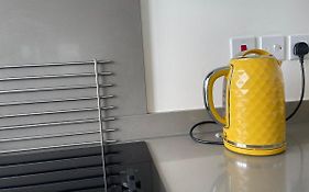 City Centre, Sleeps 7, Stunning Views & Parking, Interconnected Rooms Long Stay Work Contractor Leisure, Diamond Penthouse
